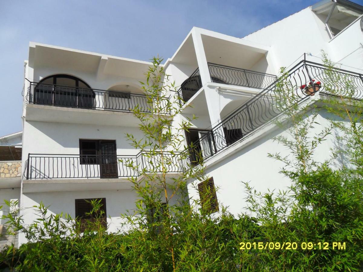 Apartments Maria Tisno Luaran gambar