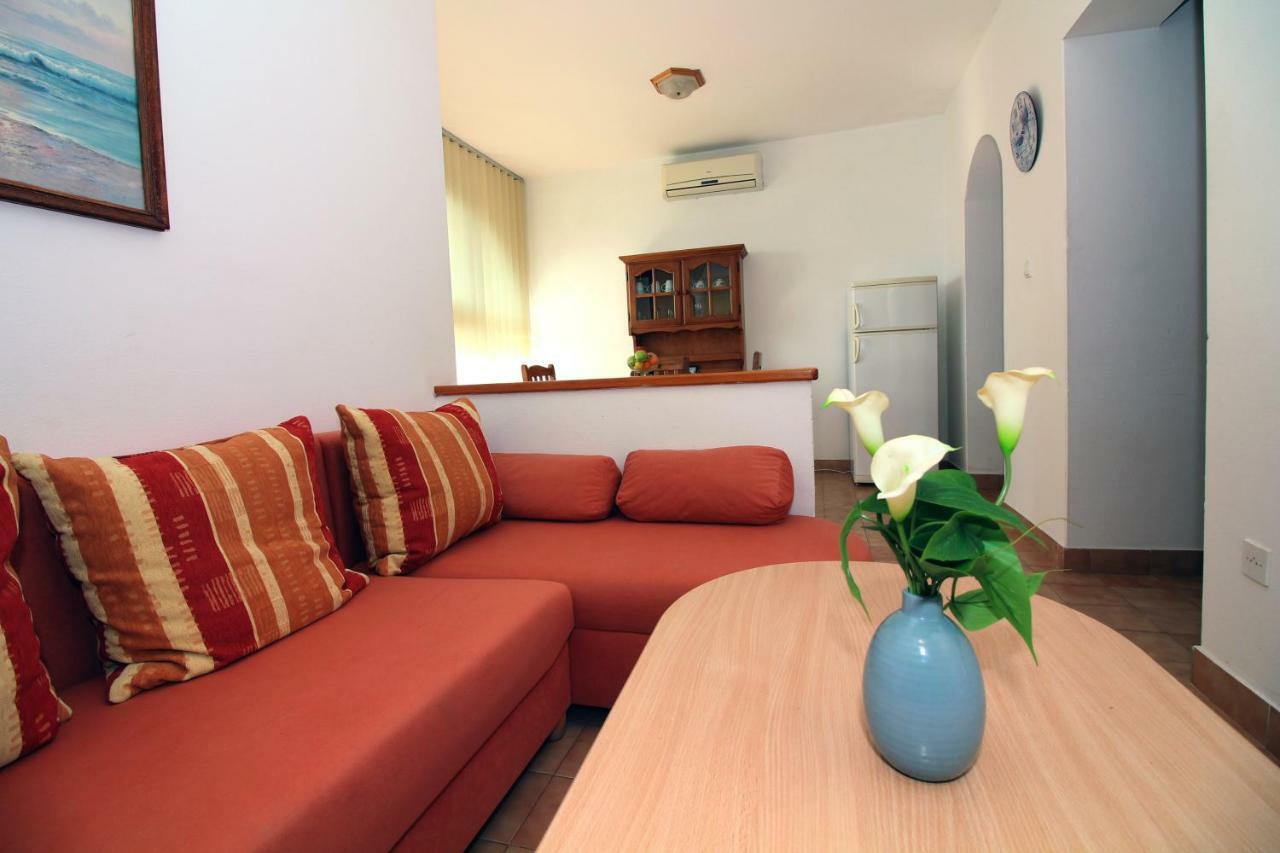 Apartments Maria Tisno Luaran gambar