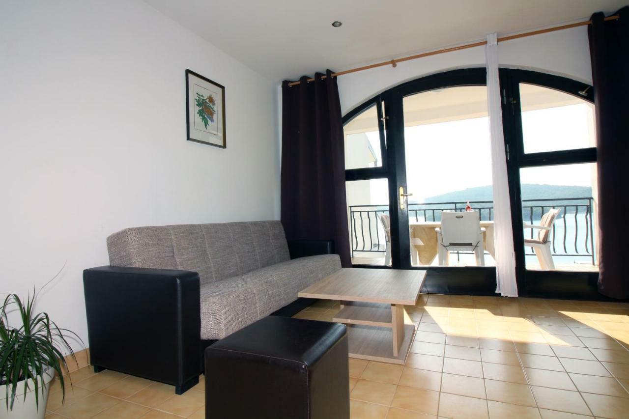 Apartments Maria Tisno Luaran gambar